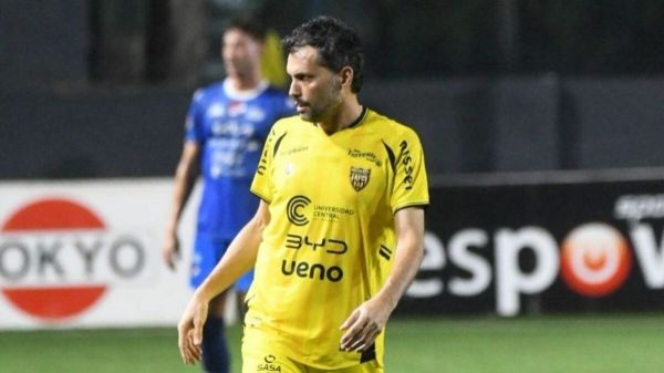  ماجرای عجیب در فوتبال پاراگوئه؛ مالک ۵۱ ساله وارد زمین شد