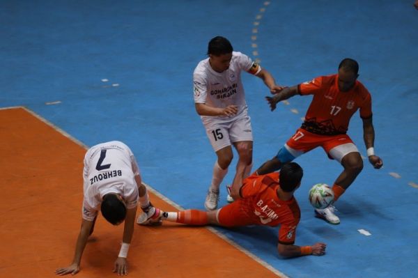  گاز اشک‌آور در لیگ فوتسال؛ بازیکن ملی‌پوش شستشوی ریه شد