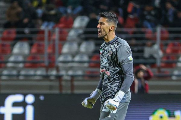  مصدومیت اخباری حسینی را در لیگ برتر فیکس کرد