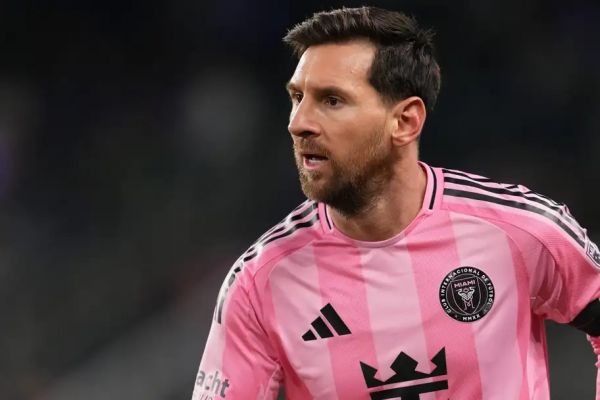  واکنش مدیر بارسلونا به شایعات بازگشت مسی