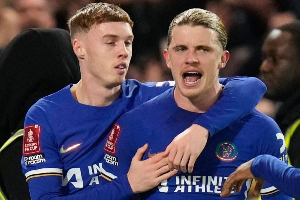  کسب دو پیروزی خانگی پیاپی مقابل چلسی