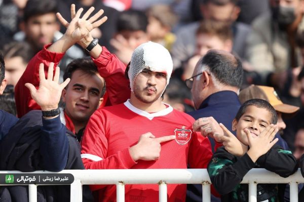  درگیری روی سکوها؛ اولین مصدوم دربی رونمایی شد