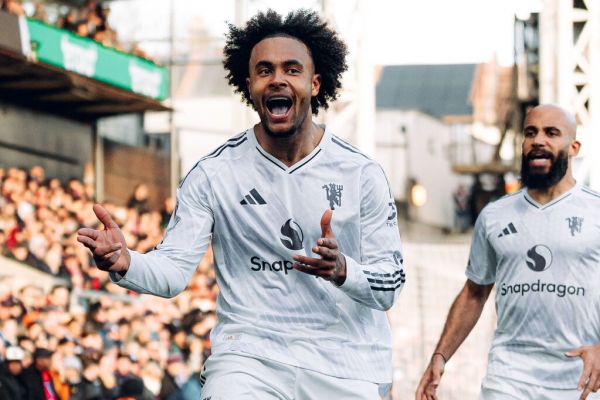 رد پیشنهاد رم برای ستاره هلندی منچستریونایتد