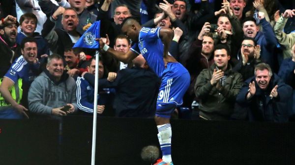 شادی گل ستاره کامرونی با عصا برای مسخره کردن مورینیو!