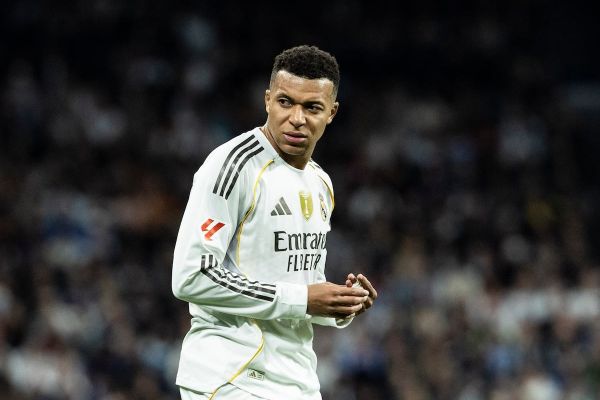 انگشت امباپه مقابل سلتاویگو شکسته است