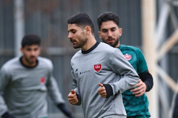 دو روایت متفاوت از غیبت عمری در لیست پرسپولیس