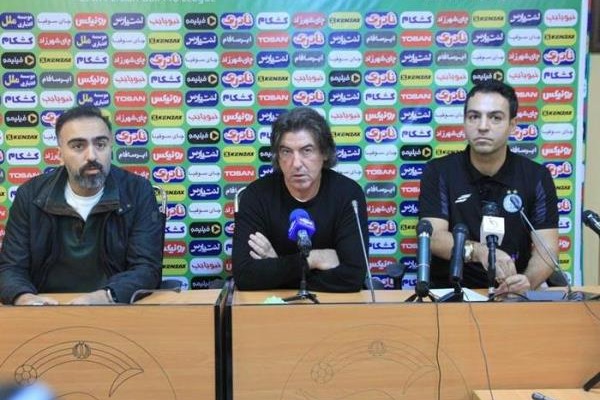 مدیر رسانهای استقلال، مانع طرح سوال «فوتبالی» از ساپینتو