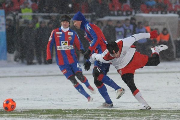 عکس؛ بازی کردن در برف در لیگ روسیه