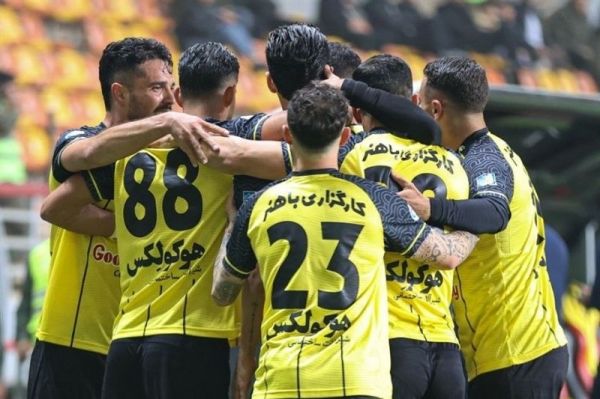 بازگشت سپاهان به صدر جدول با پیروزی مقابل فولاد