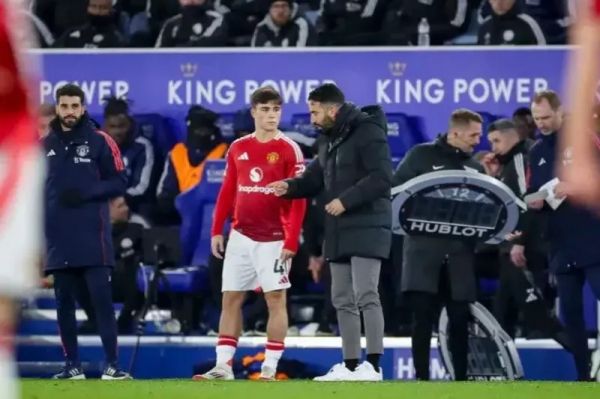 بازیکن جوان شیاطین سرخ از طعنه زدن به آموریم پشیمان شد