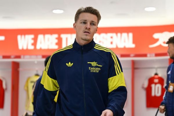  اقدام عجیب کاپیتان آرسنال در مراسم جوایز د بست