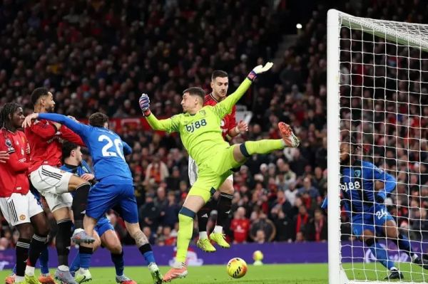 طعنه بورنموث به منچستریونایتد پس از درخشش در اولدترافورد عکس