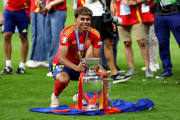 یامال به جای اسپانیا، باید برای این کشور بازی میکرد