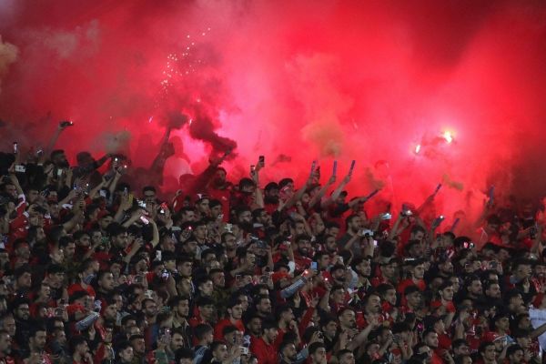 حاشیه دیدار تراکتور - پرسپولیس؛ استقبال تماشاگران با وجود سرمای هوا