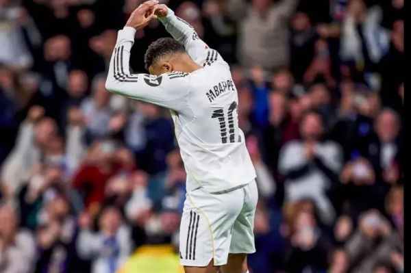  واکنش رونالدو به خوشحالی خاص امباپه پس از رسیدن به رکوردش  عکس