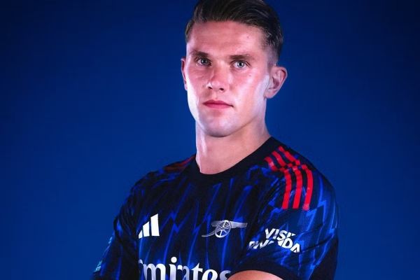 دفاع اسطوره منچستریونایتد از مهاجم تحت فشار آرسنال