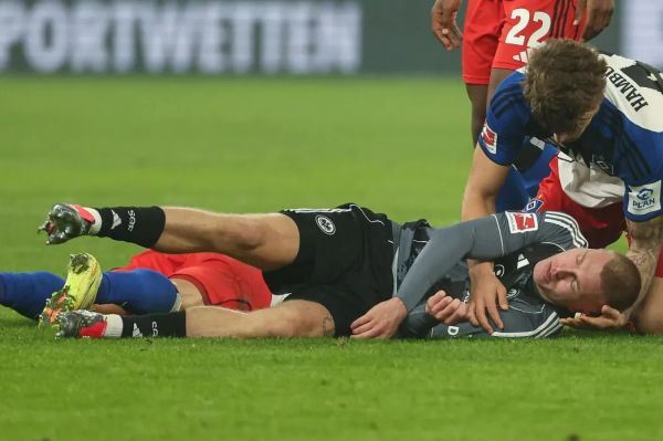  تحسین ستاره هامبورگ برای نجات جان بازیکن حریف