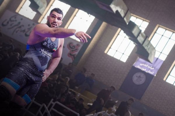  زمزمه تغییر تابعیت قهرمان ایران با غیبت در اردوی کشتی