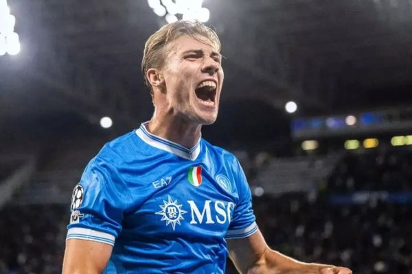 پیشرفت چشمگیر مهاجم طرد شده منچستریونایتد در ناپولی