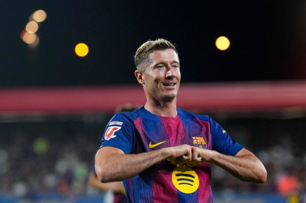  مخالفت اکثریت اعضای بارسلونا با تمدید قرارداد لواندوفسکی