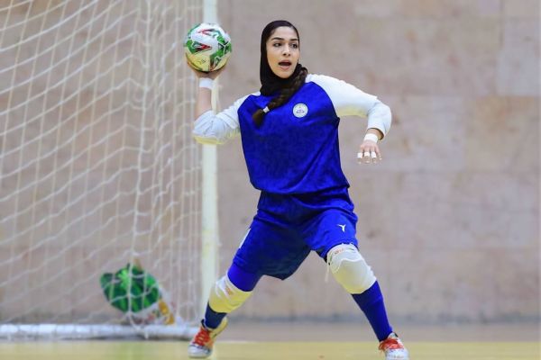 یک تنه جلوی فوق ستارهها؛ کلینشیت طلایی ریحانه