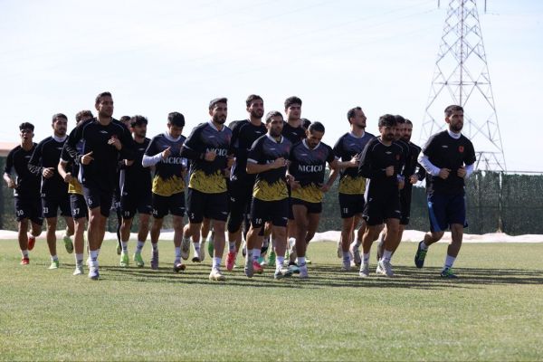 اعضای تیم مس رفسنجان راهی اردوی کیش شدند