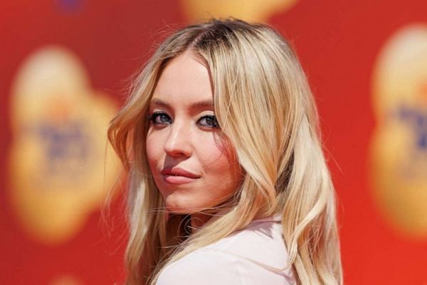 تکذیب شایعه نامزدی سیدنی سوئینی با این فوتبالیست معروف