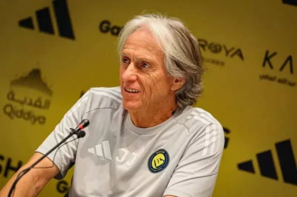 عصبانیت سرمربی النصر از یک سوال جنجالی