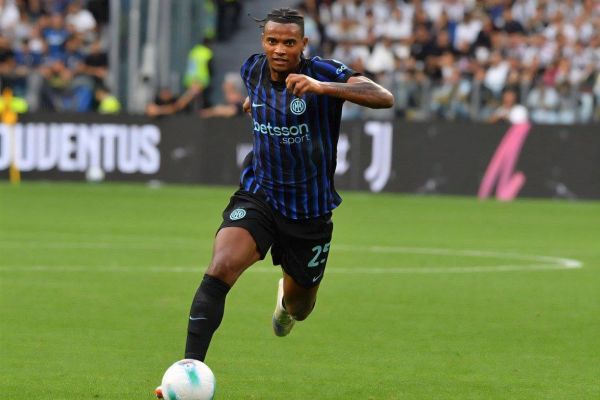  اینتر به دنبال دائمی کردن قرارداد آکانجی