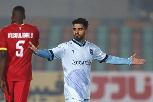 مخالفت دقیقی با جدایی وینگر پیکان