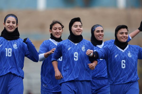 زنان استقلال یا فولاد؛ یکی از این دو تیم لیگ برتری میشود