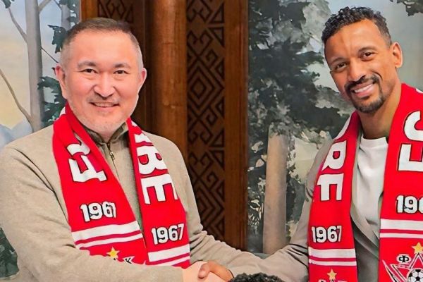  بازگشت به میادین در ۳۹ سالگی؛ ستاره سابق منچستریونایتد راهی لیگ قزاقستان شد