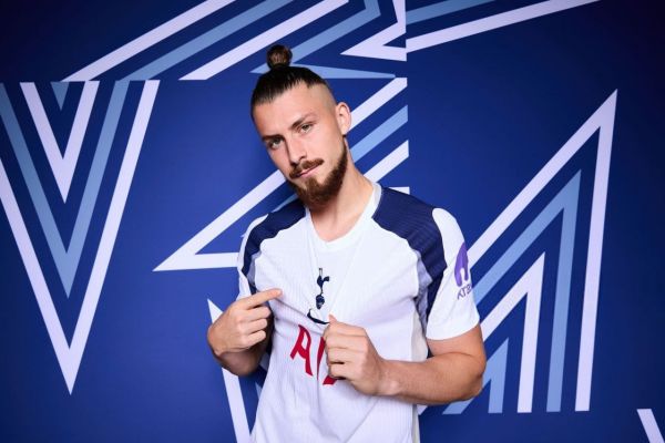  میلان و نبرد نقل و انتقالاتی؛ جلسه با نمایندگان ستاره رومانیایی