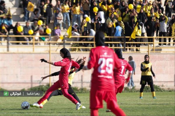 زنان پرسپولیس، ناکام تمام عیار در خارج از تهران