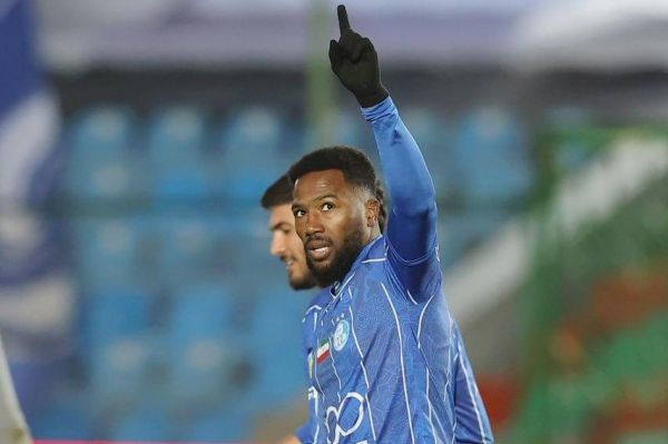  نازون، فرشته نجات ساپینتو؛ داکنز مهاجم باکس است