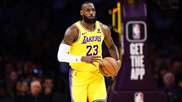  استفن کری، تماشاگر برتری پادشاه جیمز و لیکرز