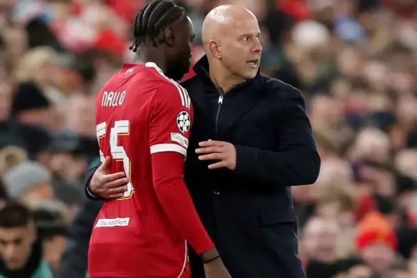  لیورپول درباره آینده سرمربی هلندی خود تصمیم‌گیری خواهد کرد