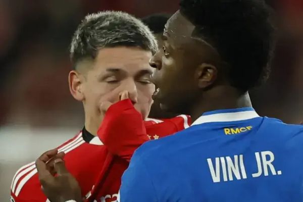  وینیسیوس به بازیکن بنفیکا چه گفت