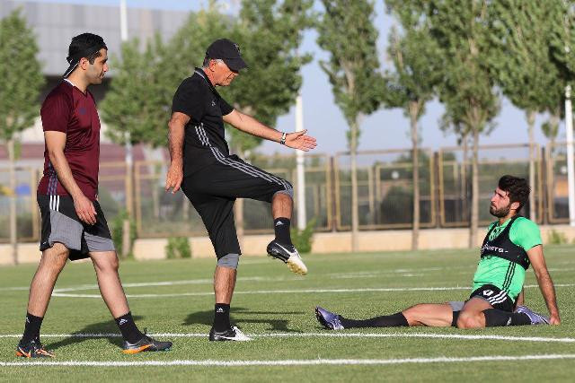 مثل کیروش شوت بزن (عکس)