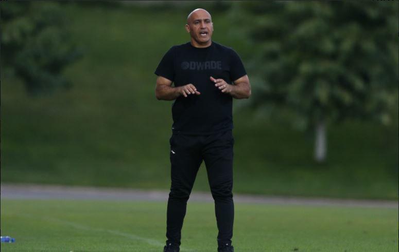 سرمربی استقلال امشب راهی چین میشود