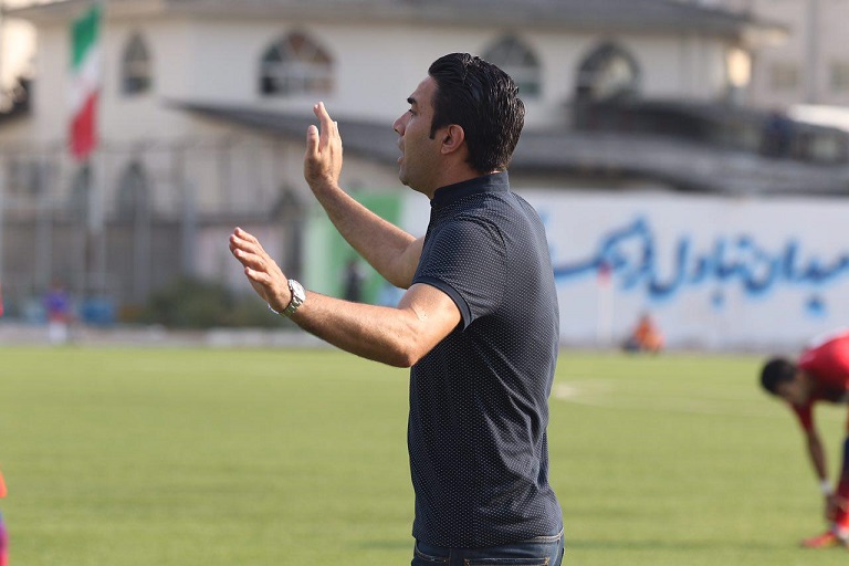 سئوال از سرمربی خونهبهخونه درباره پشههای سفید!