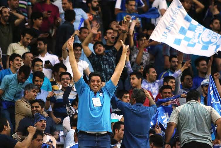 دوگانه تشویق و "هو" برای منصوریان و قلعهنویی