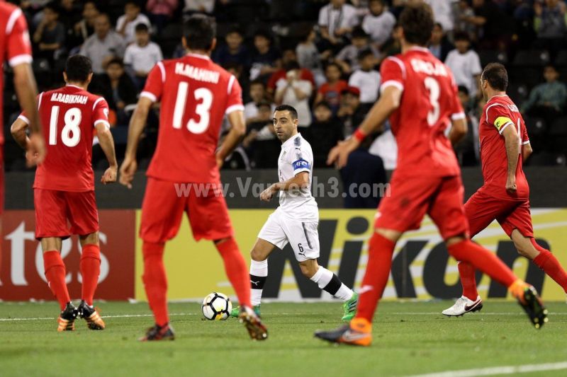 ژاوی در محاصره سرخپوشان (عکس)