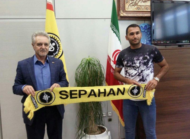 پورقاز یک فصل دیگر با سپاهان تمدید کرد