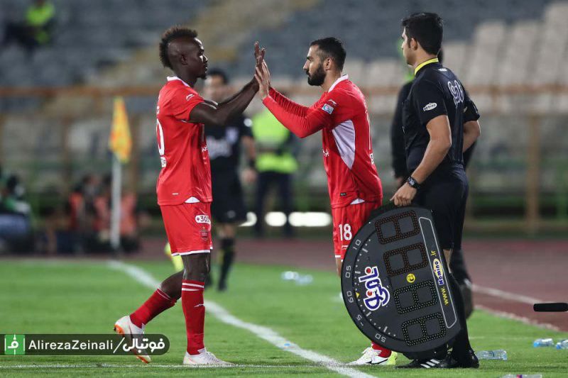 محسن ربیع‎خواه بعد از 6 ماه و 4 روز در یک بازی رسمی برای پرسپولیس بازی کرد. نکته عجیب اینکه بازگشت او به میادین همزمان شد با مصدومیت کمال کامیابی‎نیا