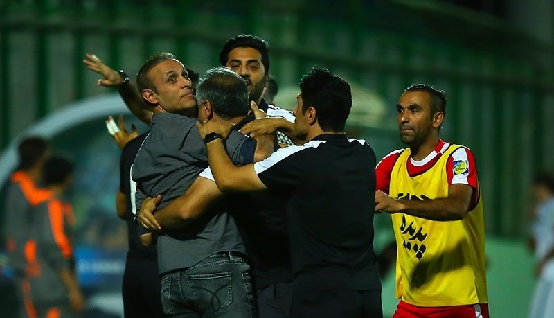 گلمحمدی: رویم نمیشود به صورت بازیکنان نگاه کنم/ مطمئنم پرسپولیس شایسته قهرمانی است
