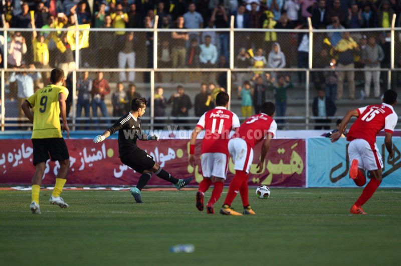 فروزان مقابل پرسپولیس بازهم پنالتی میزند؟