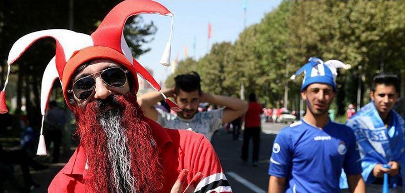 دربی با طعم فوتبال دستی و بازی های کامپیوتری!+ عکس