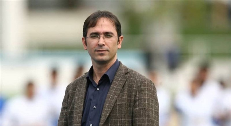 خطیر: آقای نصیرزاده، برای خوشخدمتی راههای بهتری هست/ شما سادهترین قوانین فیفا را نمیدانید!