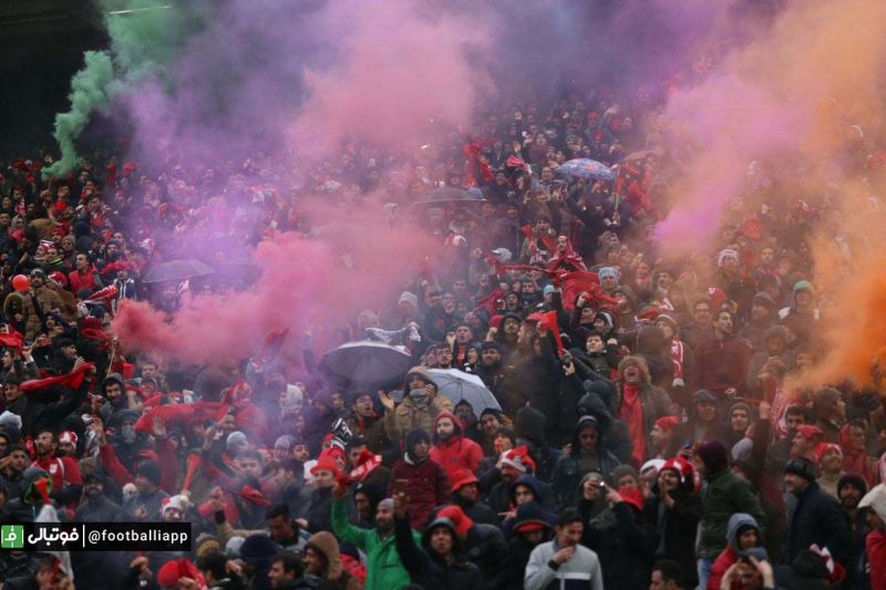 شعار علیه پرسپولیس در بازی تراکتور با پدیده؛ اعتراض سرمربیان دو تیم به کمکداور